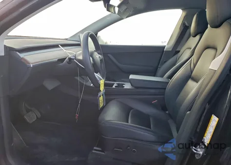 2022 Tesla Model Y z USA, uszkodzony, nr VIN 7SAYGDEE4NF440177